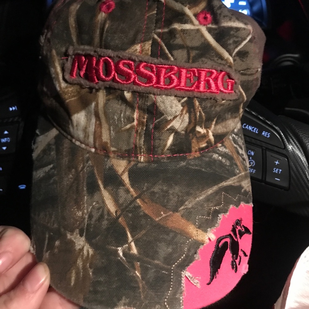 Pink/camo moss berg hat